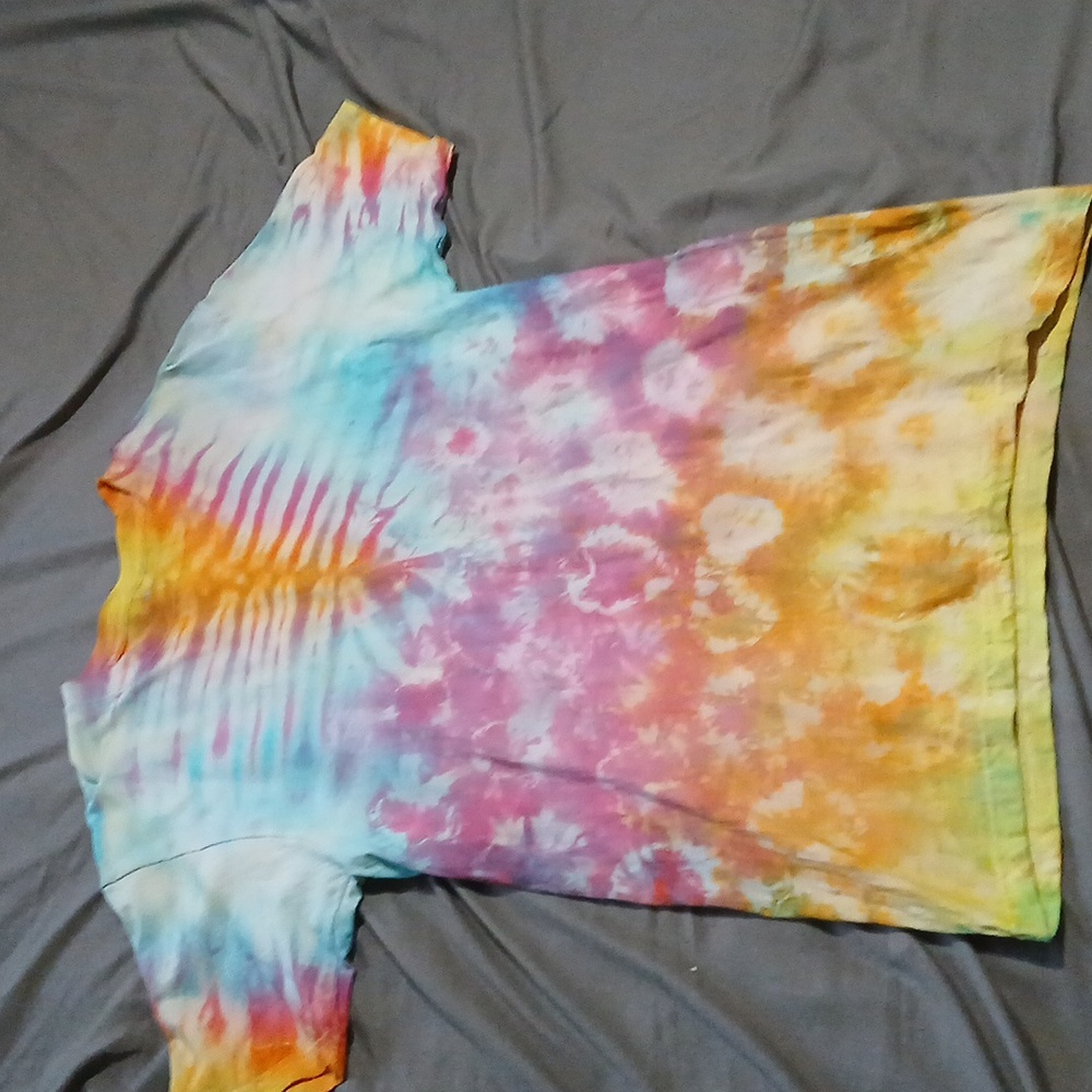 Kirkland Signature Orange/multicolored‎ Tie-Dye Shirt. Sz.L